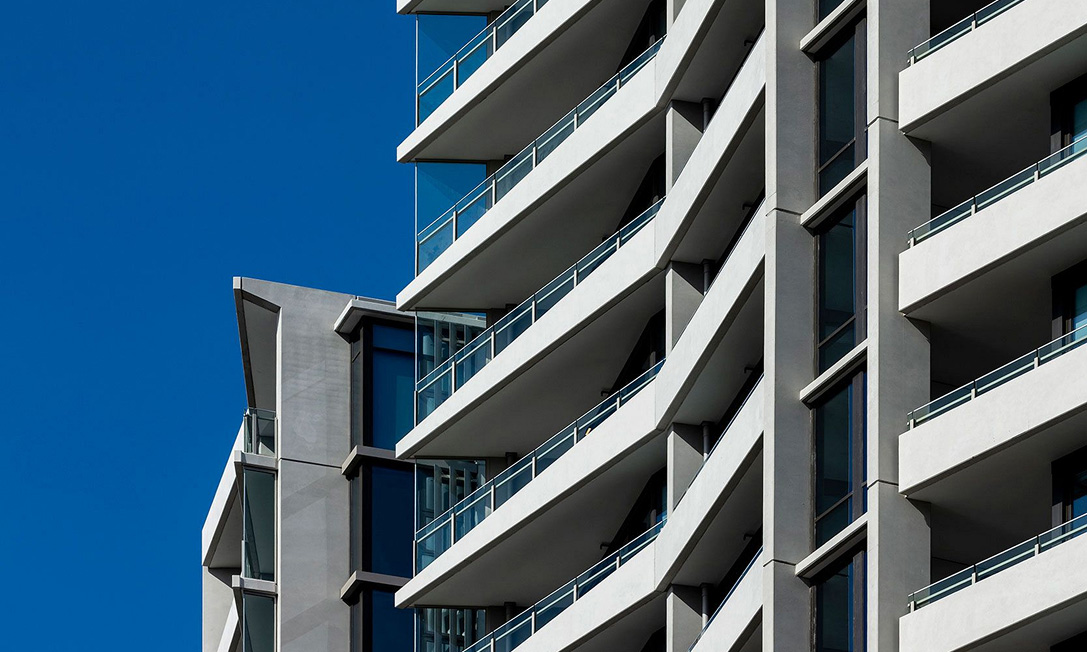 Open-plan living at Verve with full-height glazing and city outlooks