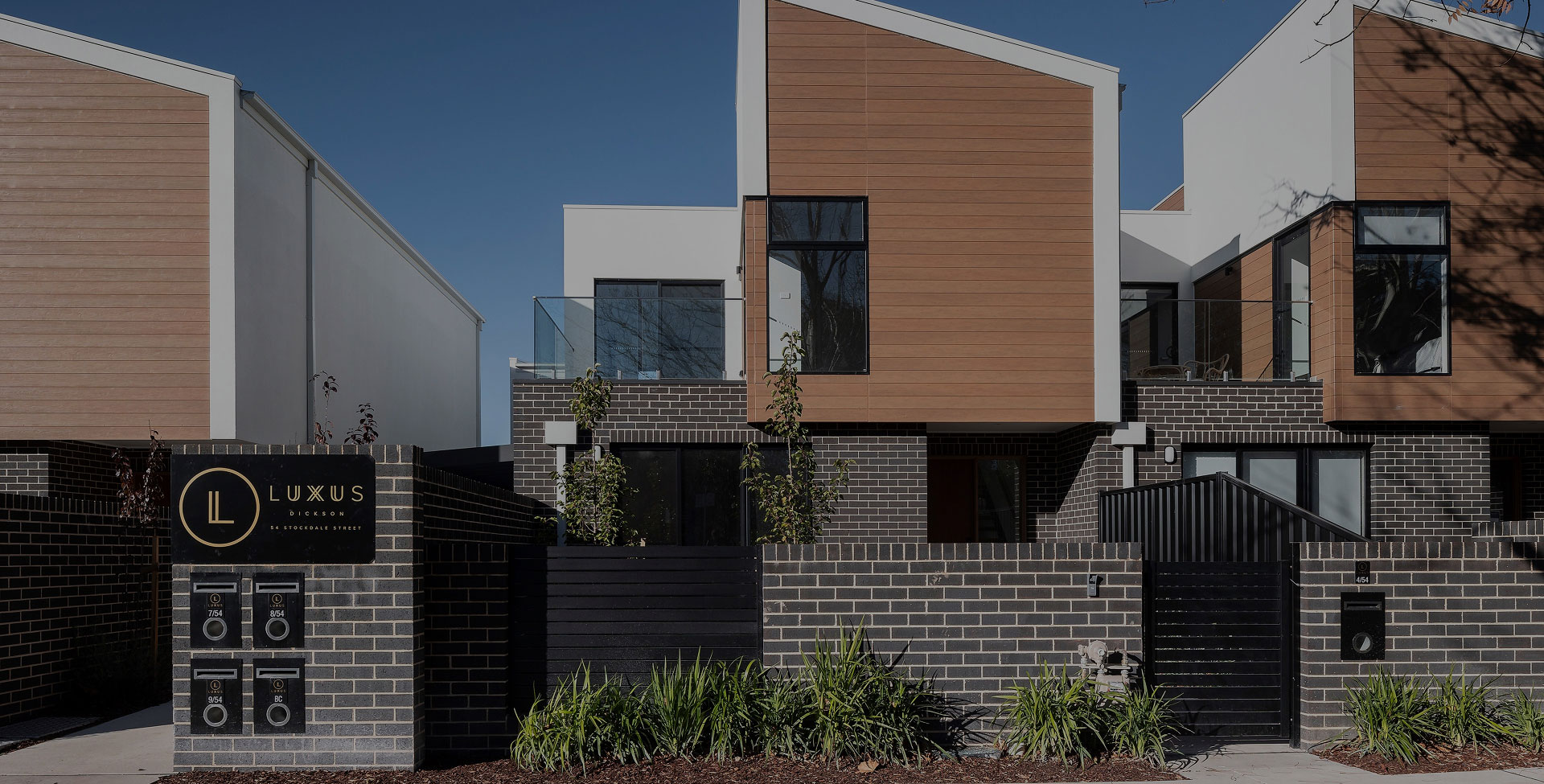 LUXUS modern minimalist townhouse design in Canberra by TP Dynamics